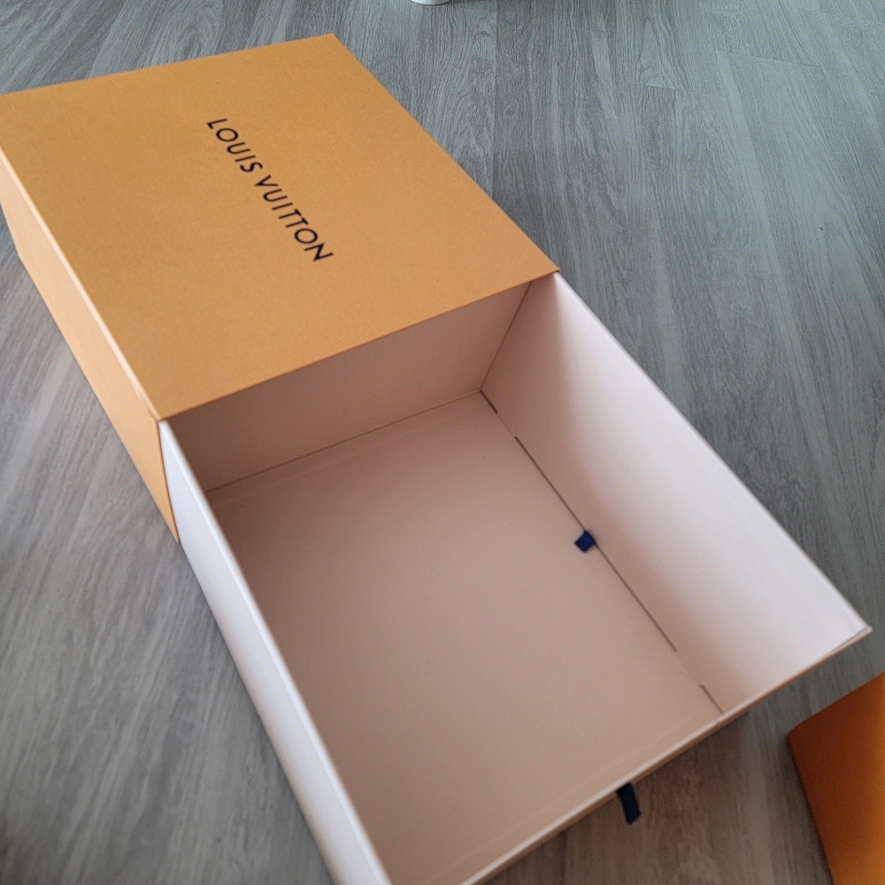 Authentic Large Louis Vuitton box pull - Picture 6 of 7